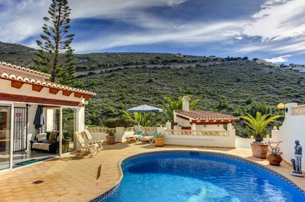 LTespana villa pool