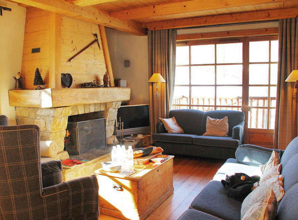 chalet madrisah - living room
