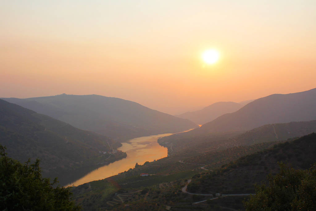 sunset-over-the-douro-valley